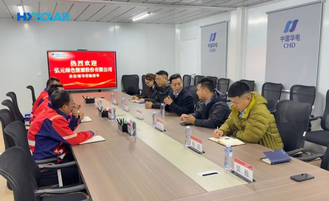 弘元绿能赴华电甘肃腾格里河西新能源基地光伏项目一线拜访交流