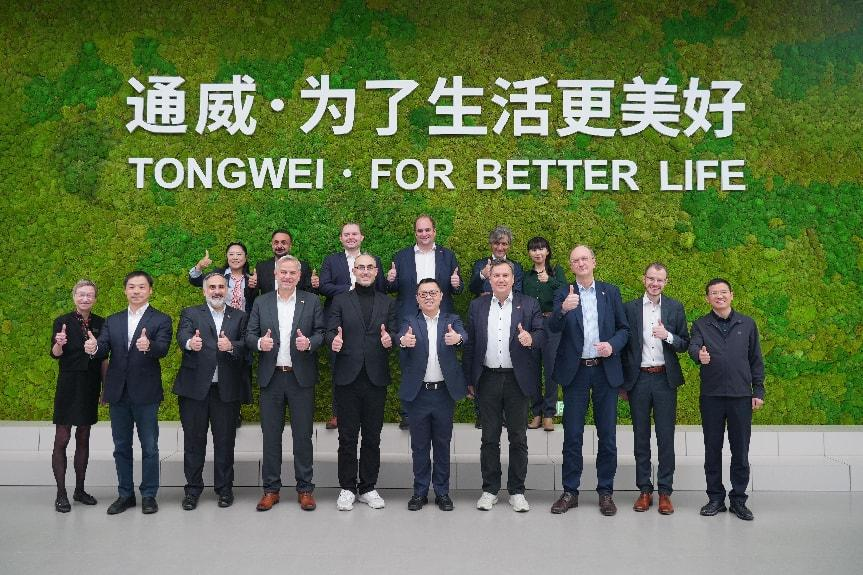 德国联邦议院经济和能源委员会主席冯·斯特滕一行莅临通威太阳能参观交流