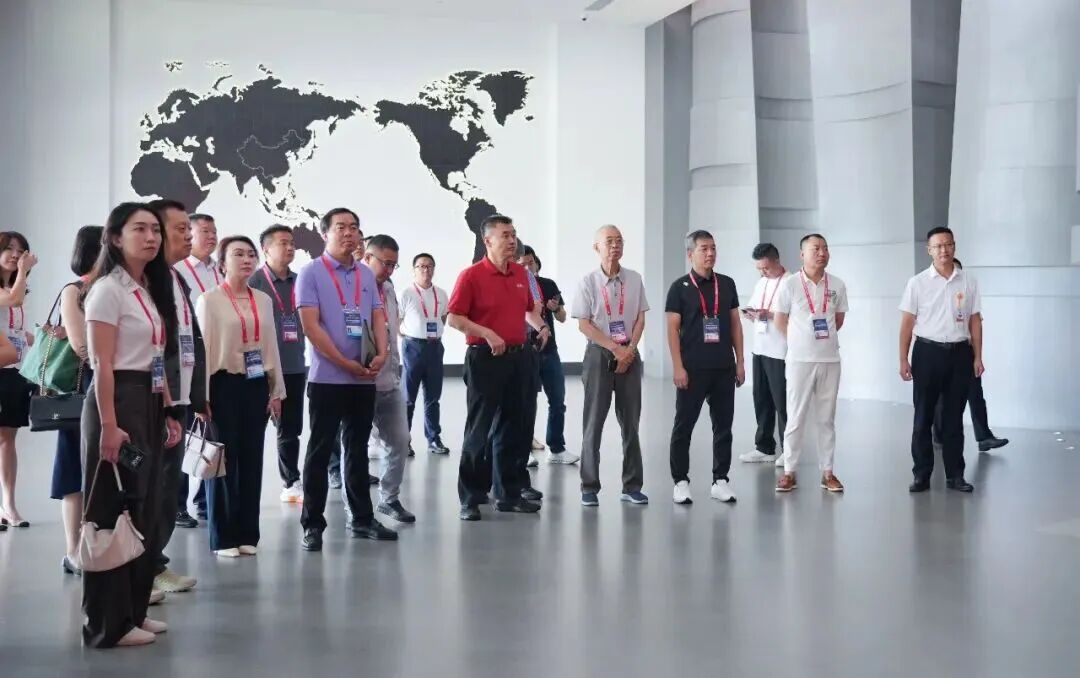 亚布力企业家论坛夏季年会嘉宾一行到访通威