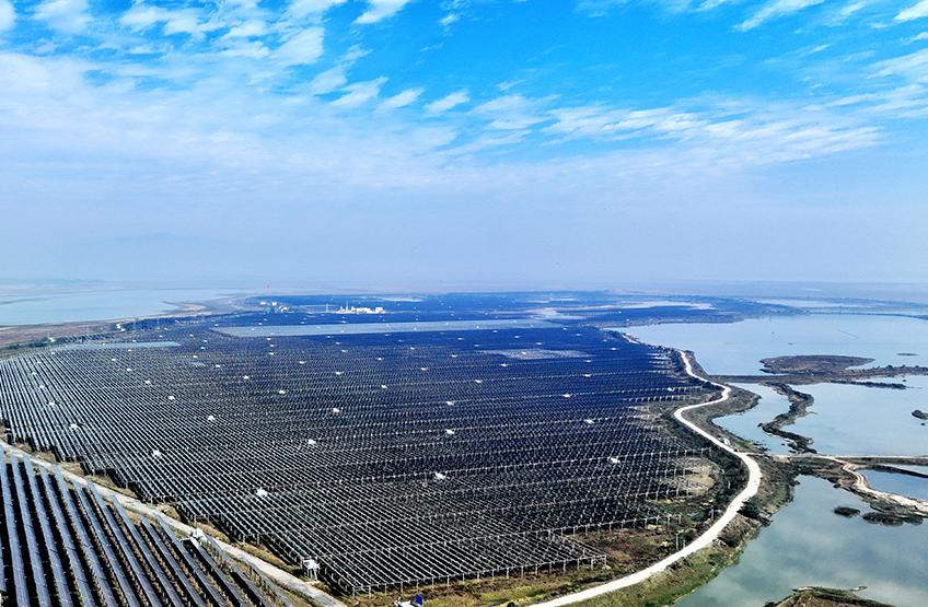 2025年全球光伏市场趋势分析：结构性增长与区域分化并存