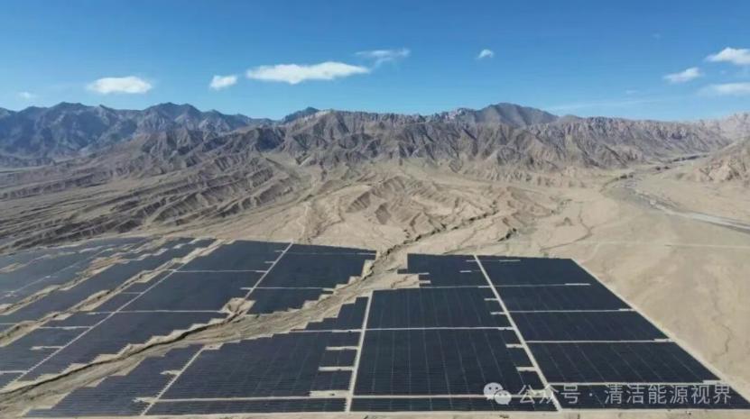 中国在青海沙漠建成1GW光电储能综合体