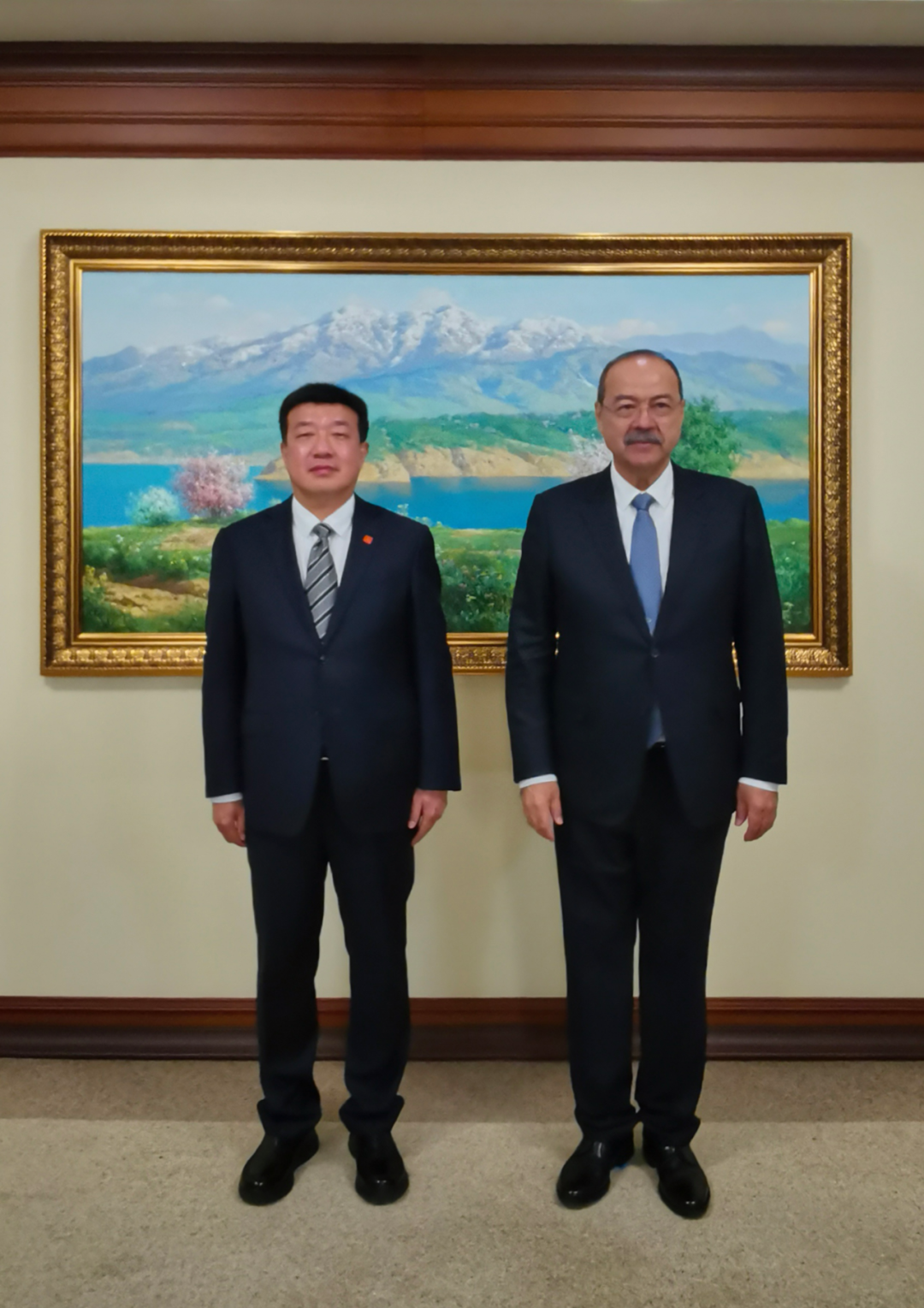 中国大唐集团吕军与乌兹别克斯坦总理阿里波夫会谈