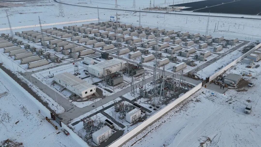 南疆“超级充电宝”点亮戈壁！中建八局打造国内领先储能电站并网发电