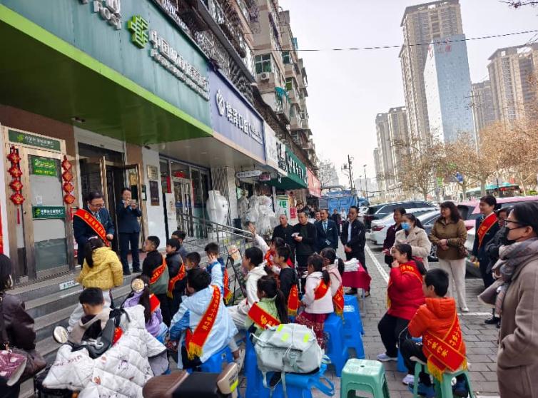 西安太阳能学会携手邮储银行团结南路营业所，成功举办第二届“小小银行家”——“绿色金融·低碳未来”主题活动
