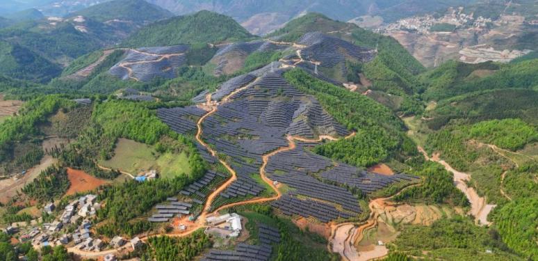 中广核富宁80兆瓦光伏发电项目全容量并网