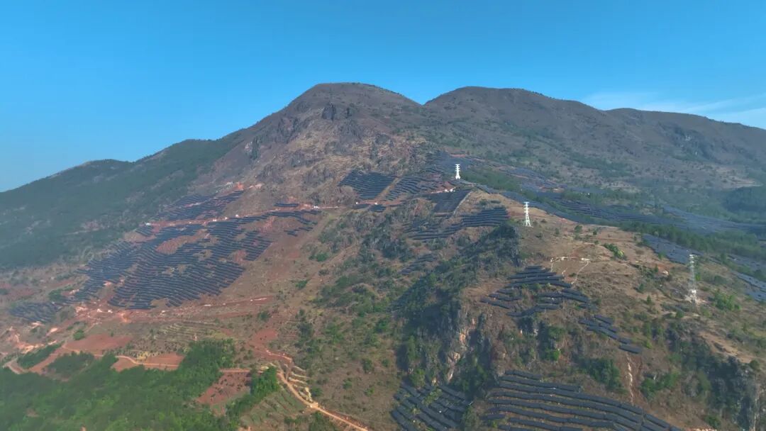 陡坡纵横,冲沟密布,施工不便,深圳安泰科柔性支架如何克服山地地形复杂难题?