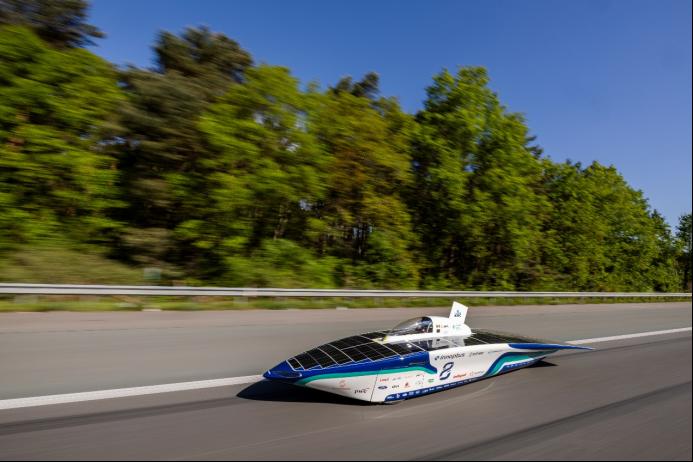 隆基绿能BC电池驱动100%太阳能赛车 穿越比利时城市公共道路
