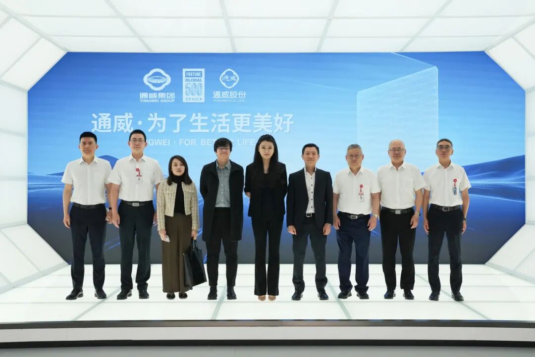 新加坡驻成都总领事陈知恩一行莅临通威参观交流