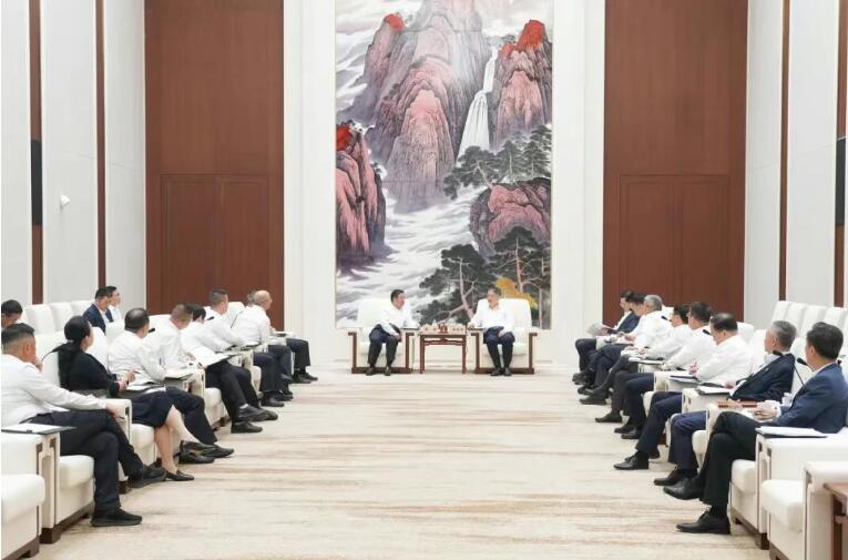 温枢刚会见特变电工董事长张新