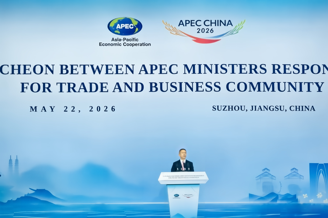 高纪凡在APEC贸易部长与工商界午餐会上发表演讲,倡导亚太绿色能源合作,预言光伏未来应用远超想象