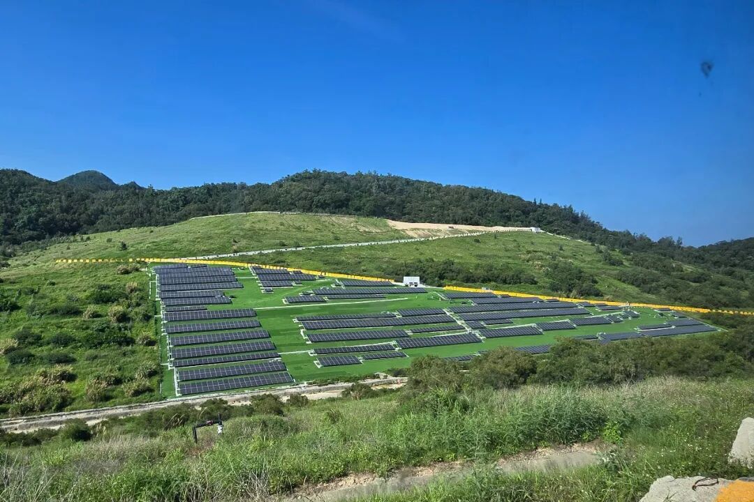 阳光能源助力香港最大堆填区太阳能发电场项目，高效组件驱动绿色转型