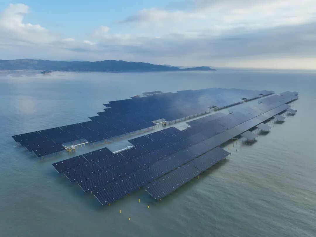 中广核200MW海上光伏全容量并网发电