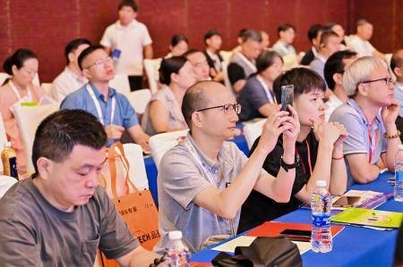 AI算力供电困局怎么破？这场数字电源峰会用“含金量”给出答案