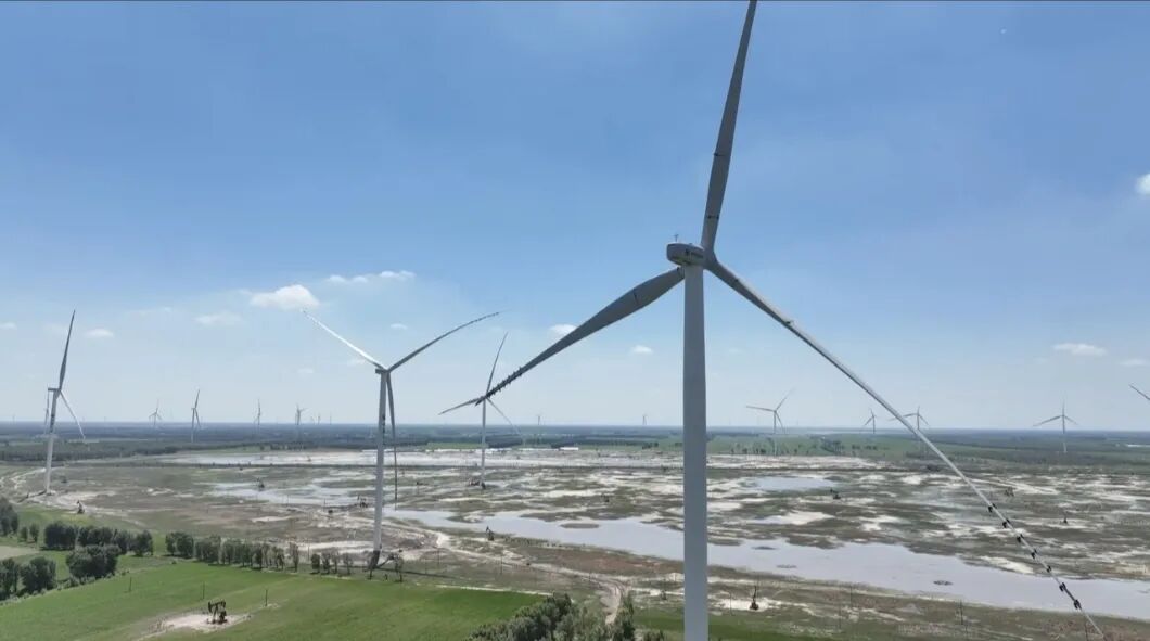 吉林油田45万千瓦风光发电项目全容量并网投产
