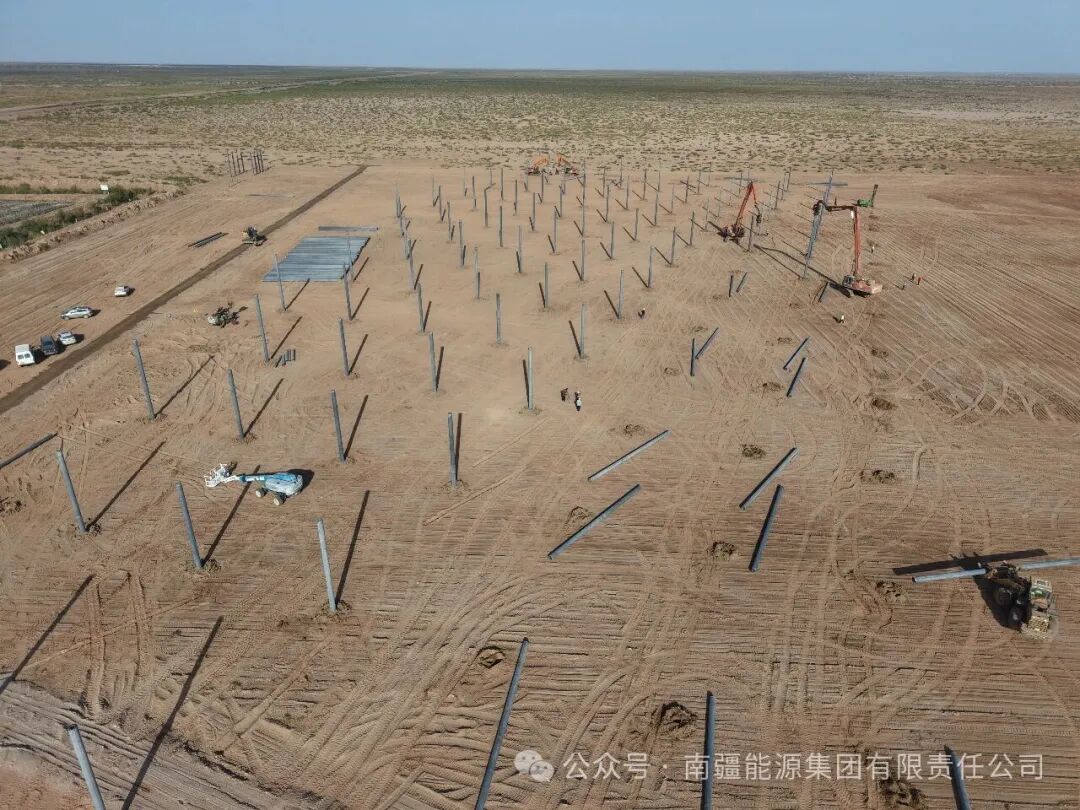 南疆能源100MW光伏治沙绿电直连项目开工建设