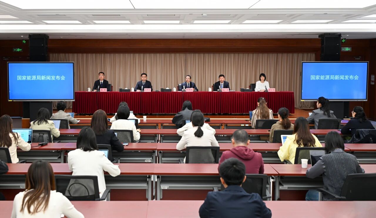 能源局:我国绿氢产能超100万吨,绿色燃料产能约800万吨油当量
