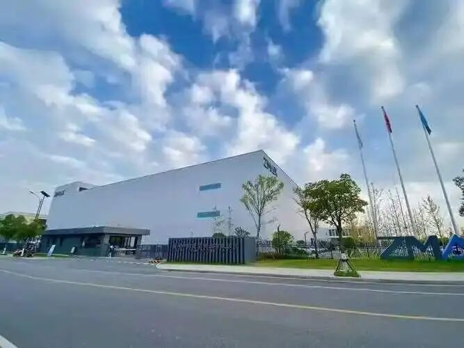 工厂 “超级充电宝” 上线!嘉兴中润光学750kW/1572kWh储能项目 10月11日顺利通电