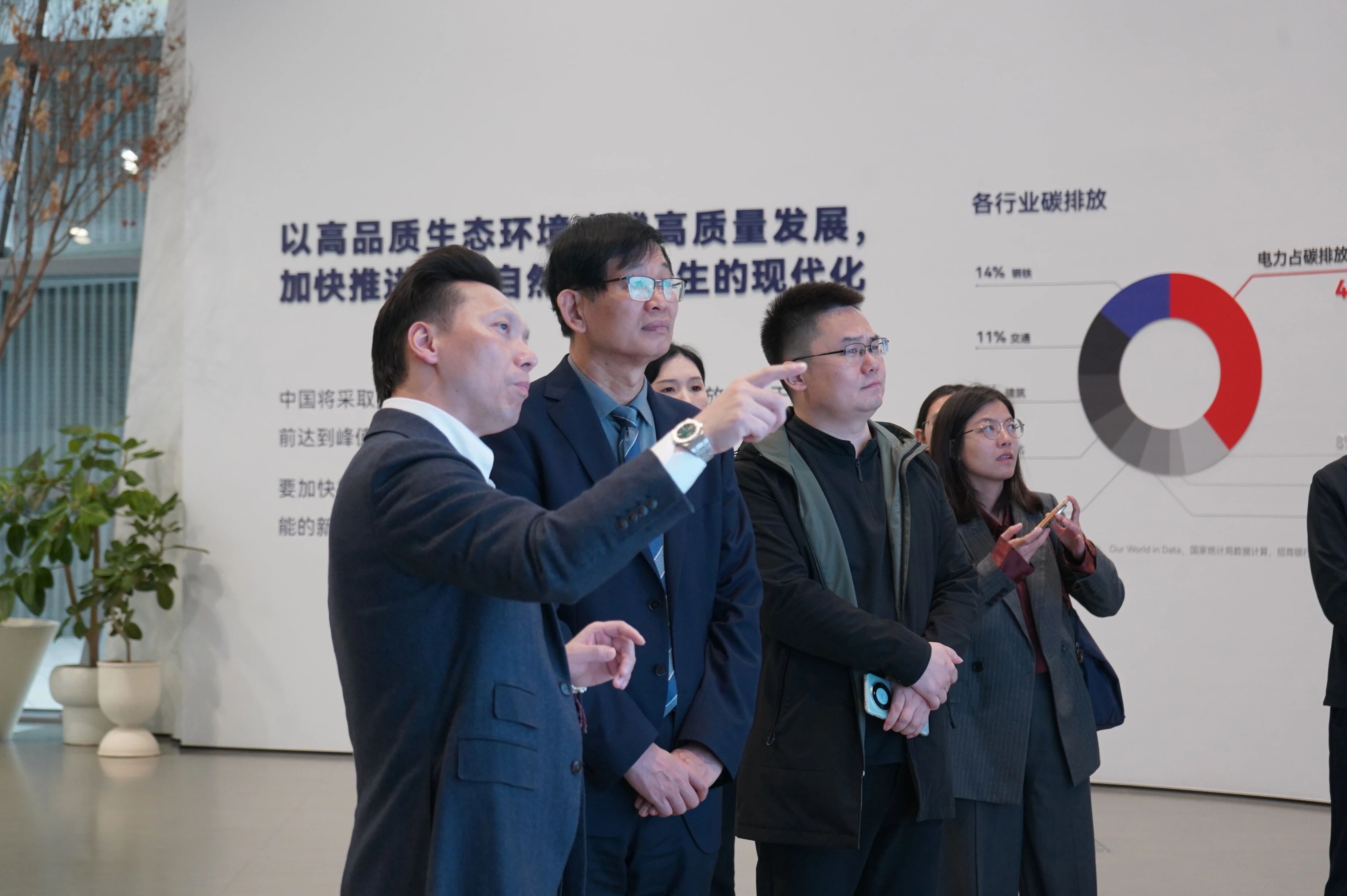 中国工程院院士欧阳晓平一行到纬景储能考察交流